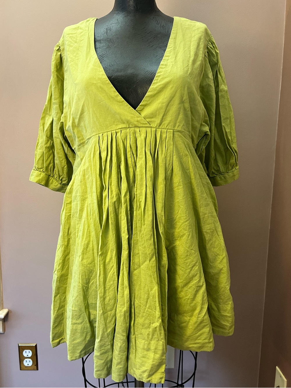 Urban Outfitters Ecote Vero Green Shapeless V-Neck Babydoll Puff Sleeve Dress S